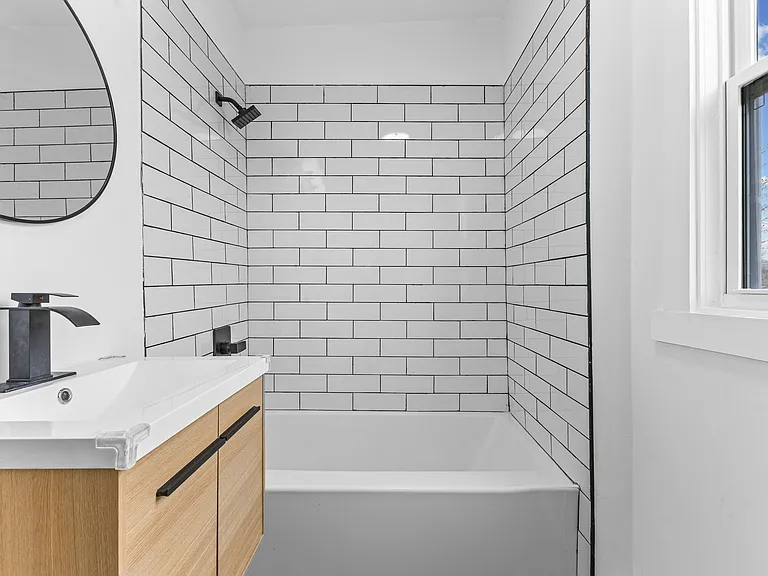 2554 Parker St — Photo 12