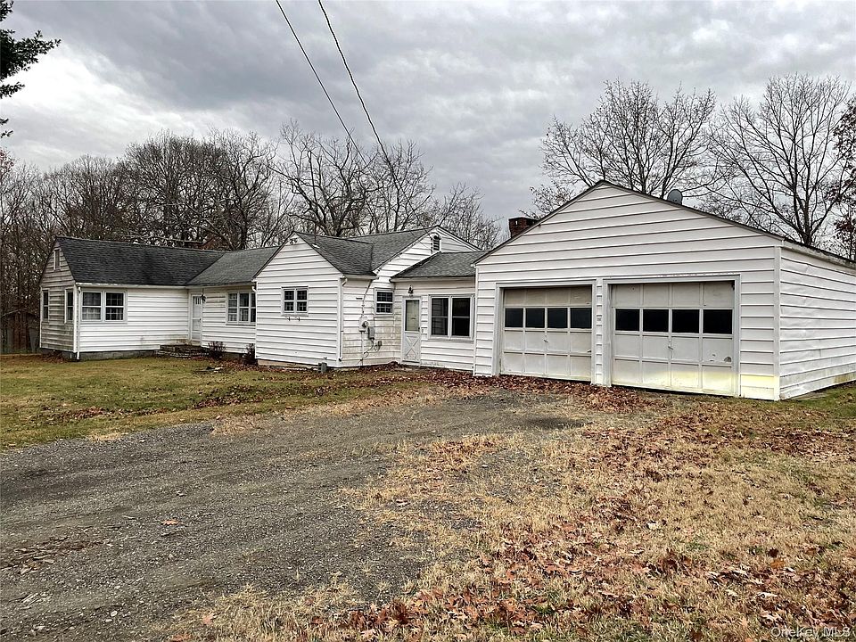 1st image of 20 Hillcrest Ln