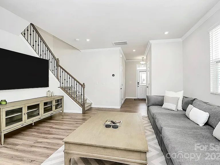 16042 Red Buckeye Ln — Photo 29