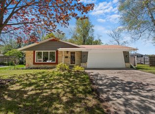 W63N985 Holly Ln, Cedarburg, WI 53012