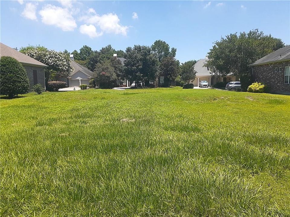 1st image of 33 Fairway Oaks Dr