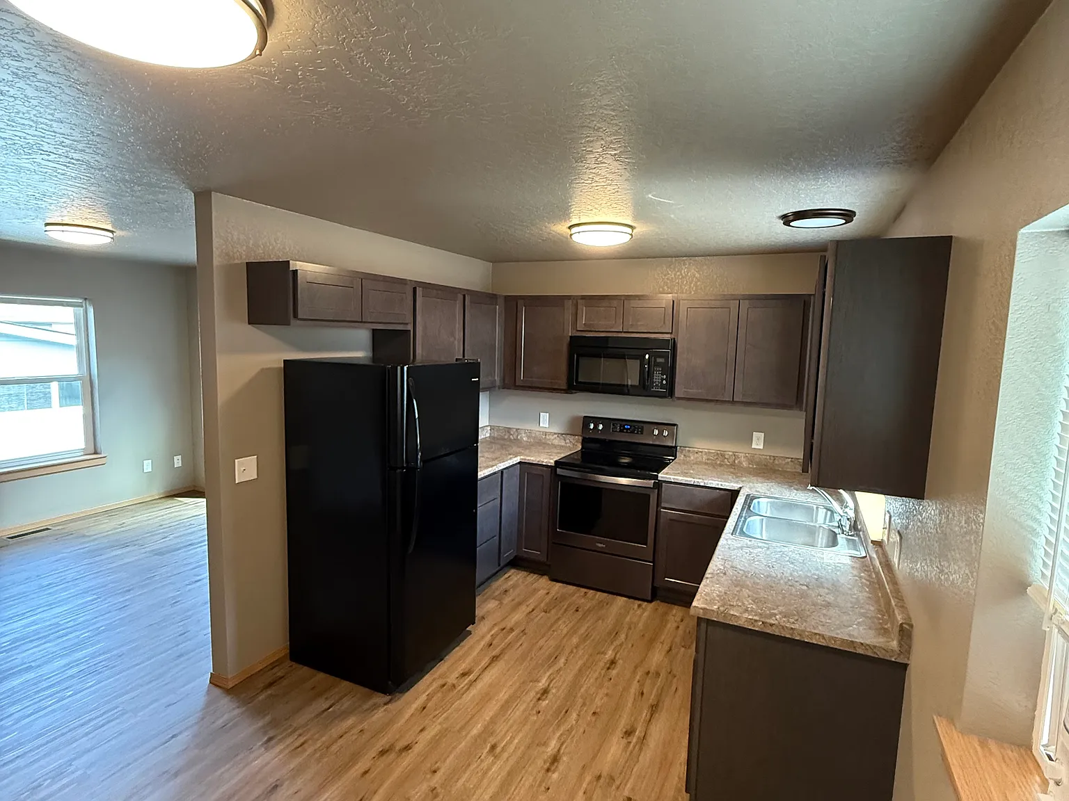 2 bed, 700 sqft, $1,800 — Photo 3