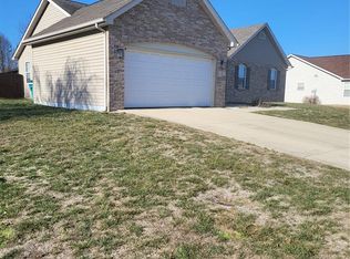 513 Stonefield Dr, Smithton, IL 62285