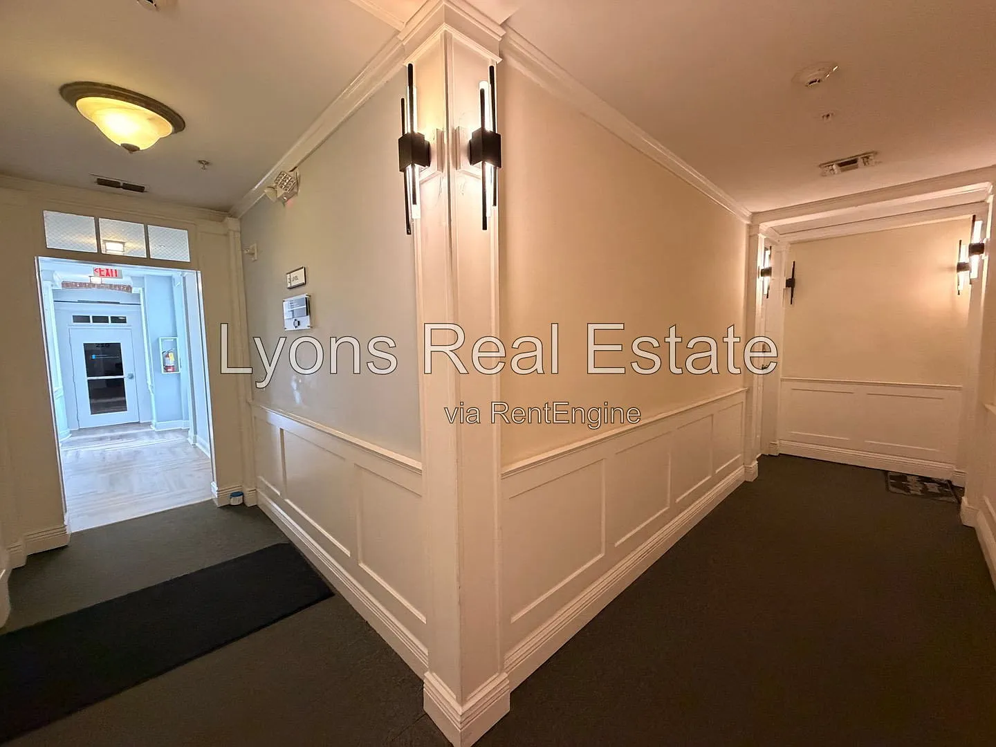 2 bed, 1.0 bath, 800 sqft, $1,350 — Photo 2