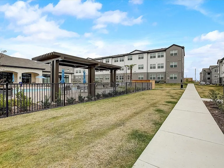 Skyview North Apartments — Photo 27