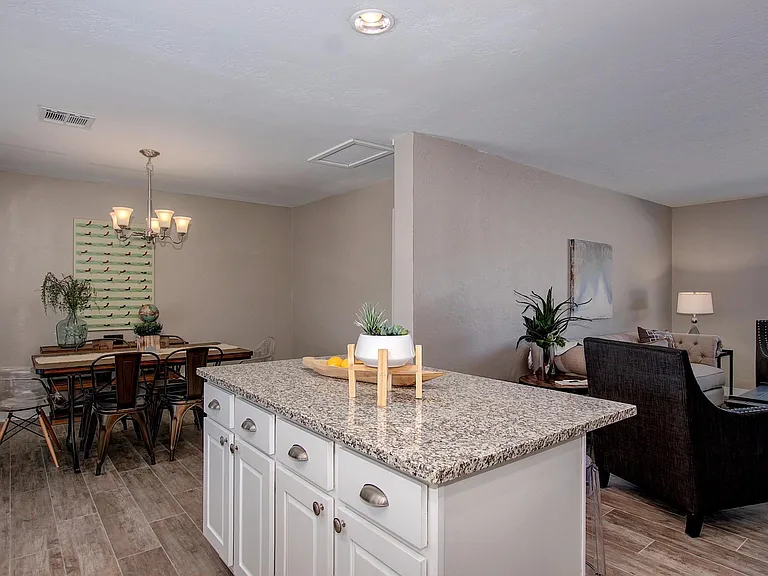 605 S Priest Dr — Photo 6