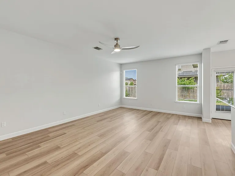 301 Serpentine Ln — Photo 11