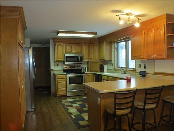 3rd image of 25346 Fairmount Rd