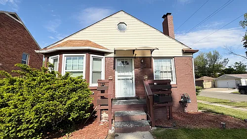 15800 Biltmore St Photo 1