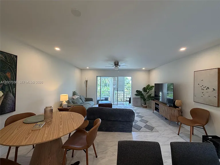 1000 NE 14th Ave #408 — Photo 3