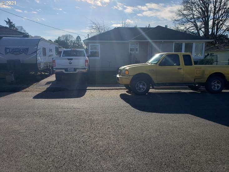 2nd image of 165 S 21st St