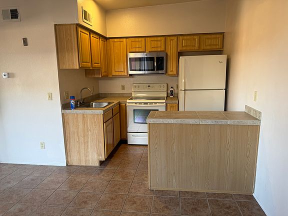5th image of 1810 E Blacklidge Dr APT 317