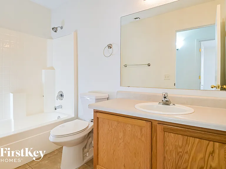 2367 W Rousseau St — Photo 8