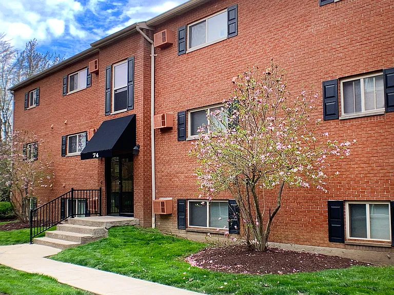 Crown Station Apartments — Photo 7