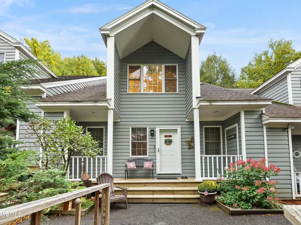 9123 Mountainside Dr, Hancock, MA 01237