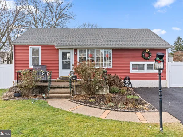 108 Green Lynne Dr, Levittown, PA 19057