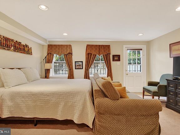 3rd image of 11 2nd St NE APT 108
