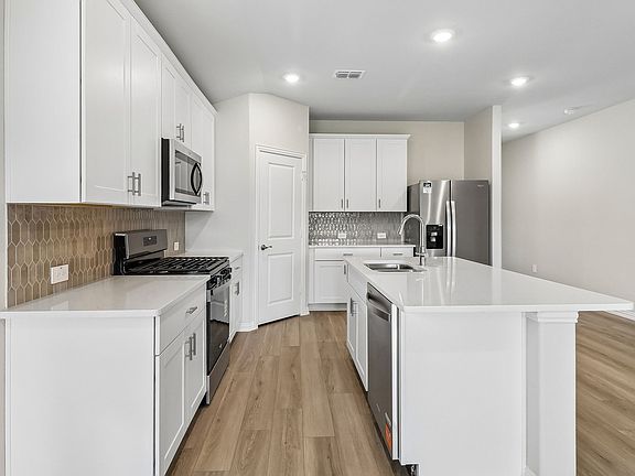 4th image of 713 Stirling Way