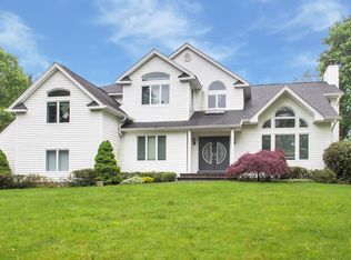 496 Wolf Hill Rd, Dix Hills, NY 11746