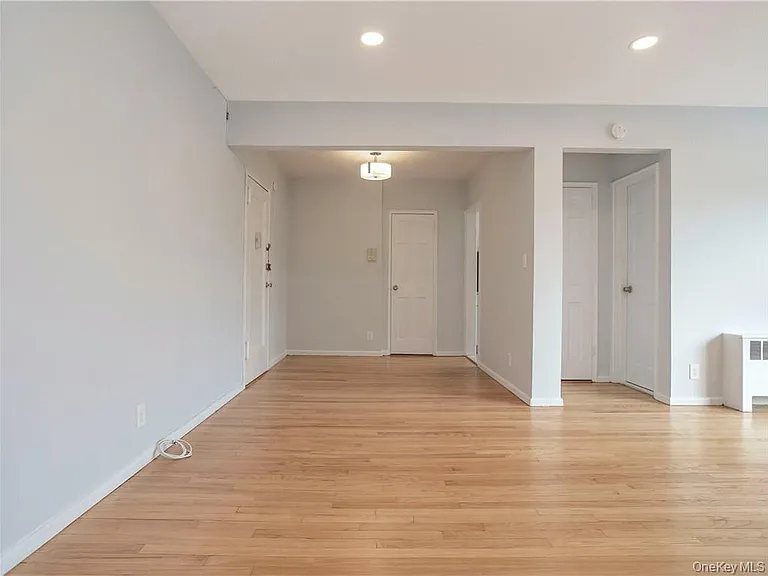 15 Quinby Ave #1E — Photo 4