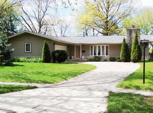 6724 Meadowcrest Dr, Downers Grove, IL 60516