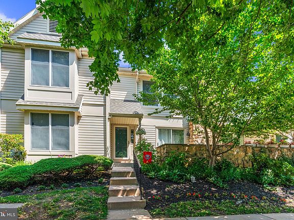 2nd image of 1414 Stirling Ct #86