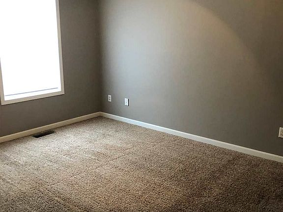 5th image of 532 Hilton Ct #2