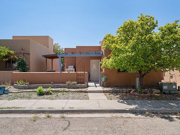 2nd image of 3913 Los Milagros