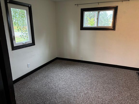 4th image of 707 3rd St SE