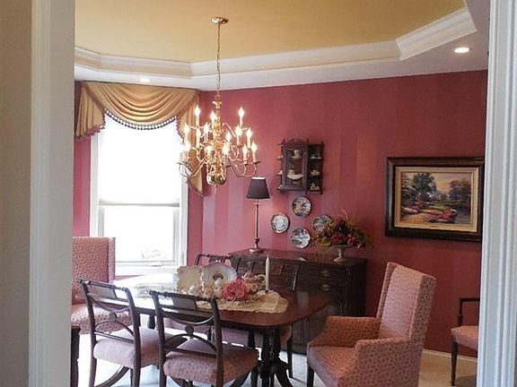 3rd image of 8434 Fontainebleau Ct