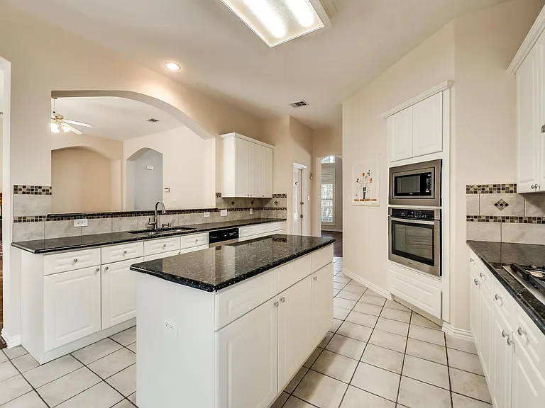 3902 Harlington Ln — Photo 7