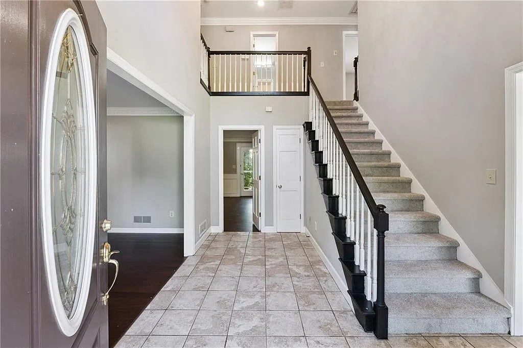 4 bed, 2.5 bath, 2400 sqft, $2,900 — Photo 3