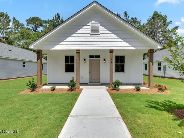 208 S Johnson Street, Burgaw, NC 28425