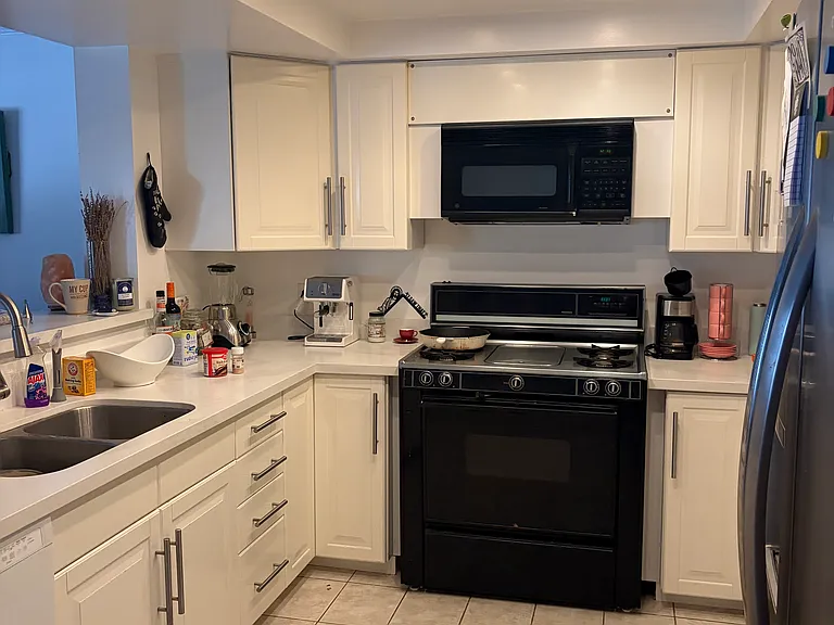 Hillpark Dr — Photo 4