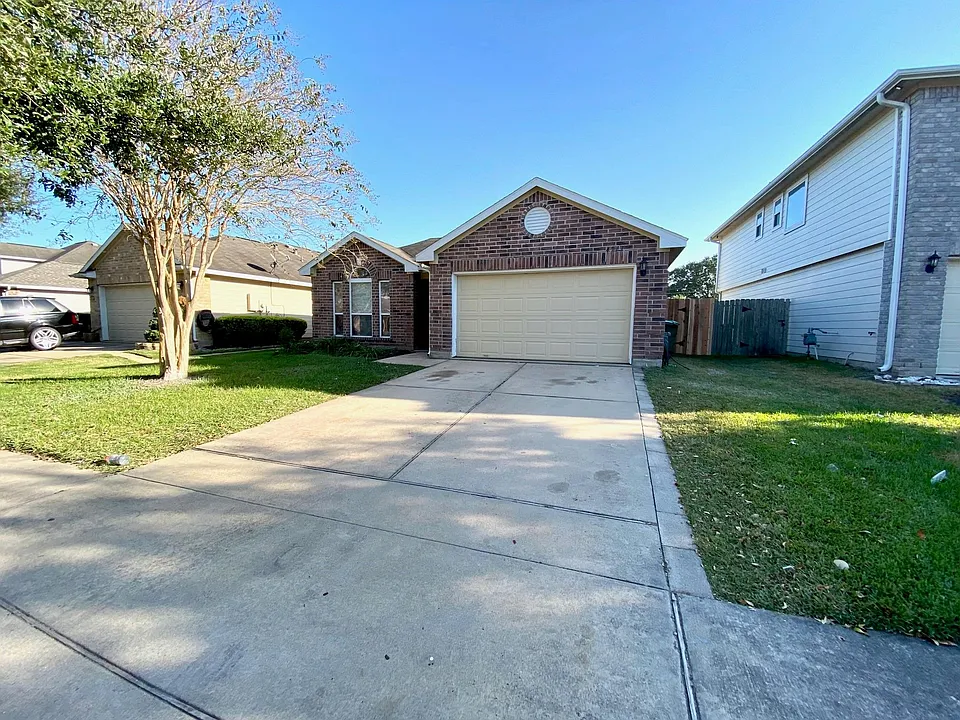 4211 Buras Pass Ln