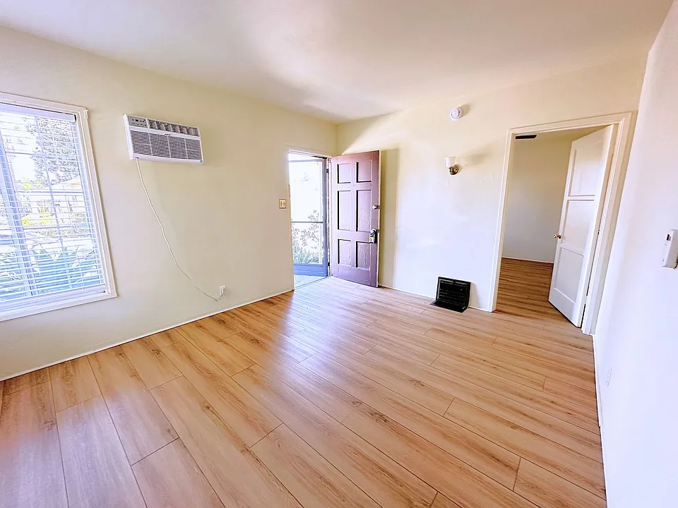 3917-3923 Ocean View Blvd