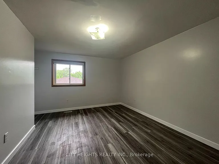 164 Daniels Cres — Photo 8
