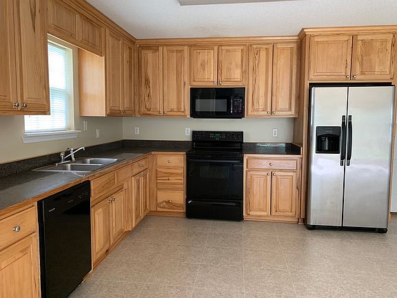 5th image of 812 Summer Ln