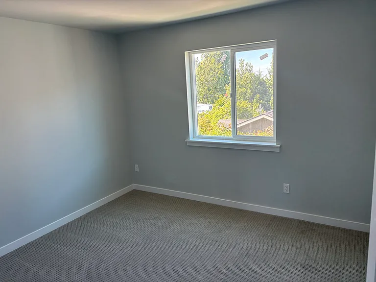 4009 L Ave #B — Photo 9