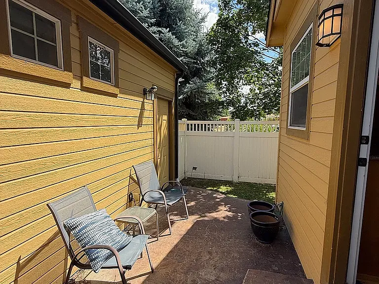 1398 S Division Ave — Photo 16