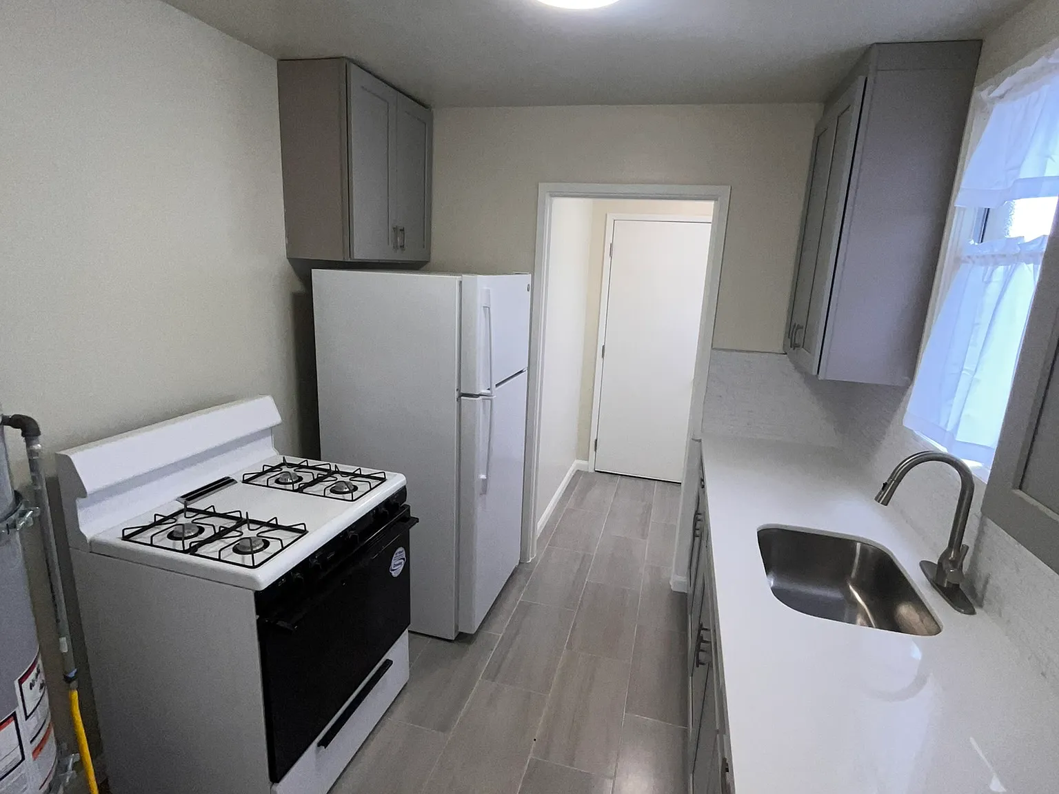 1 bed, 700 sqft, $1,800 — Photo 3