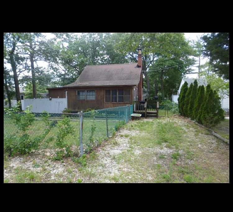 1st image of 2 Pine Dr