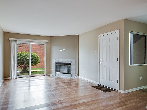3rd image of 42 N Park Ave APT 2