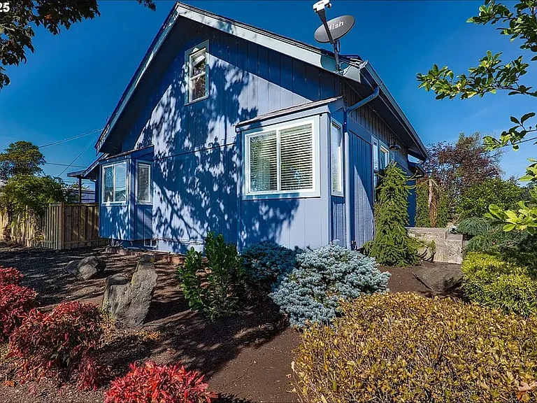 1021 Deal St — Photo 4