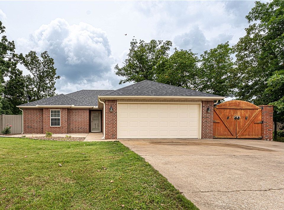 1st image of 9 Cranfield Dr