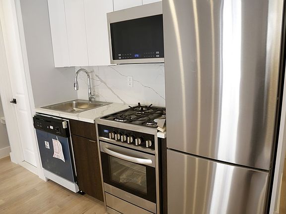 3rd image of 526 W 139th St APT 8