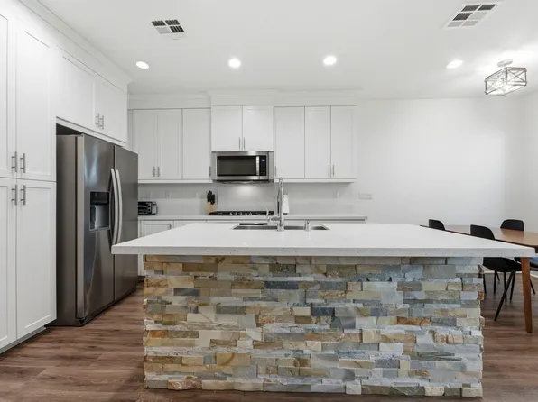 2464 Solara Ln, Vista, CA 92081