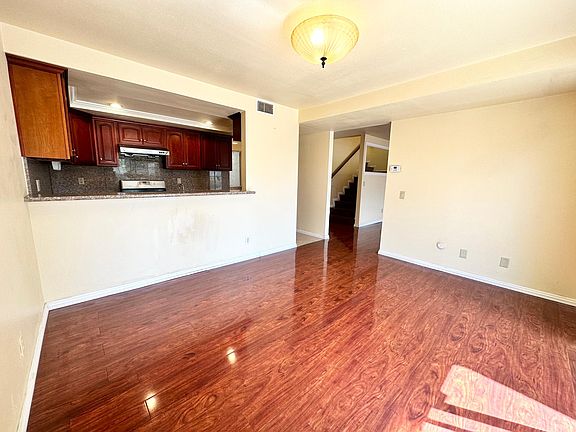 5th image of 3614 Hemlock Ln