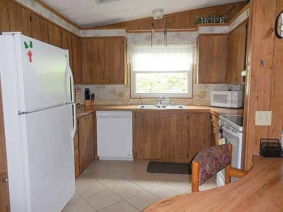 2nd image of 203 Honeysuckle Dr