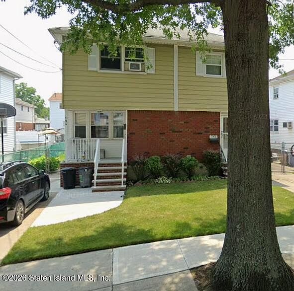 1st image of 194 Benton Ave